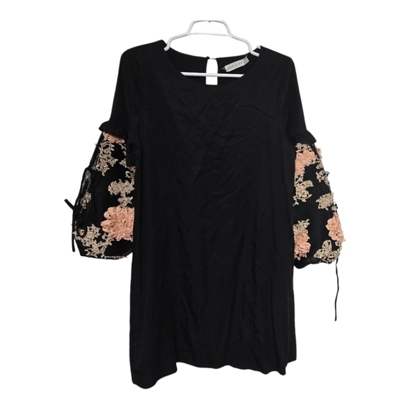 Paper Crane Dresses & Skirts - Paper Crane Black Floral Mesh Sleeve Tunic Dress S